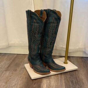Ariat Boots in Turquise and Brown